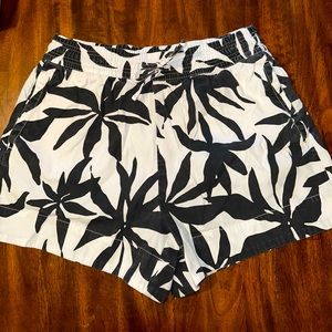 Free assembly shorts